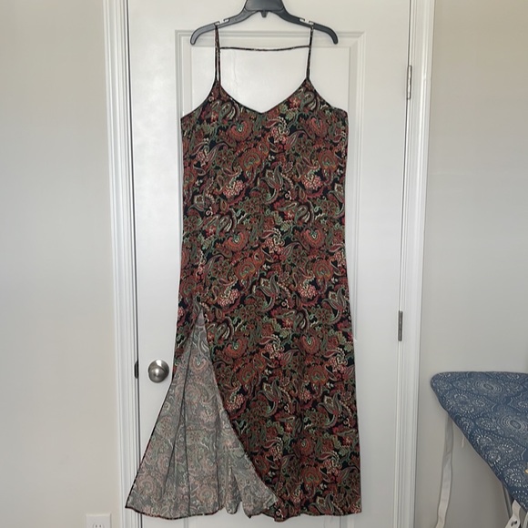 Forever 21 Spaghetti Strap Maxi Dress - Picture 2 of 12